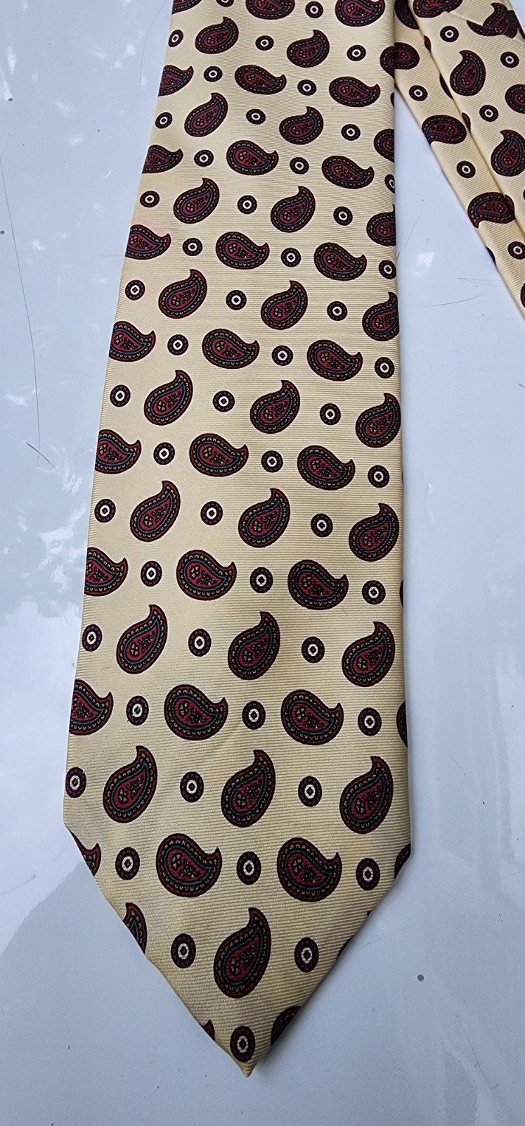 Britches Paisley 100% Silk tie 3.25″ X 57.5″ Made In England