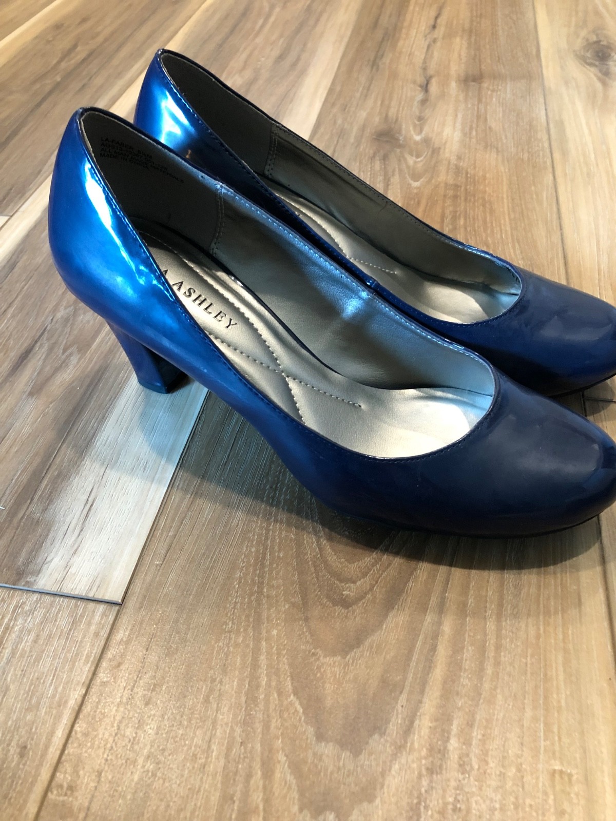 Laura Ashley Patent Leather Women’s Pumps Blue/Navy. Size 8.5