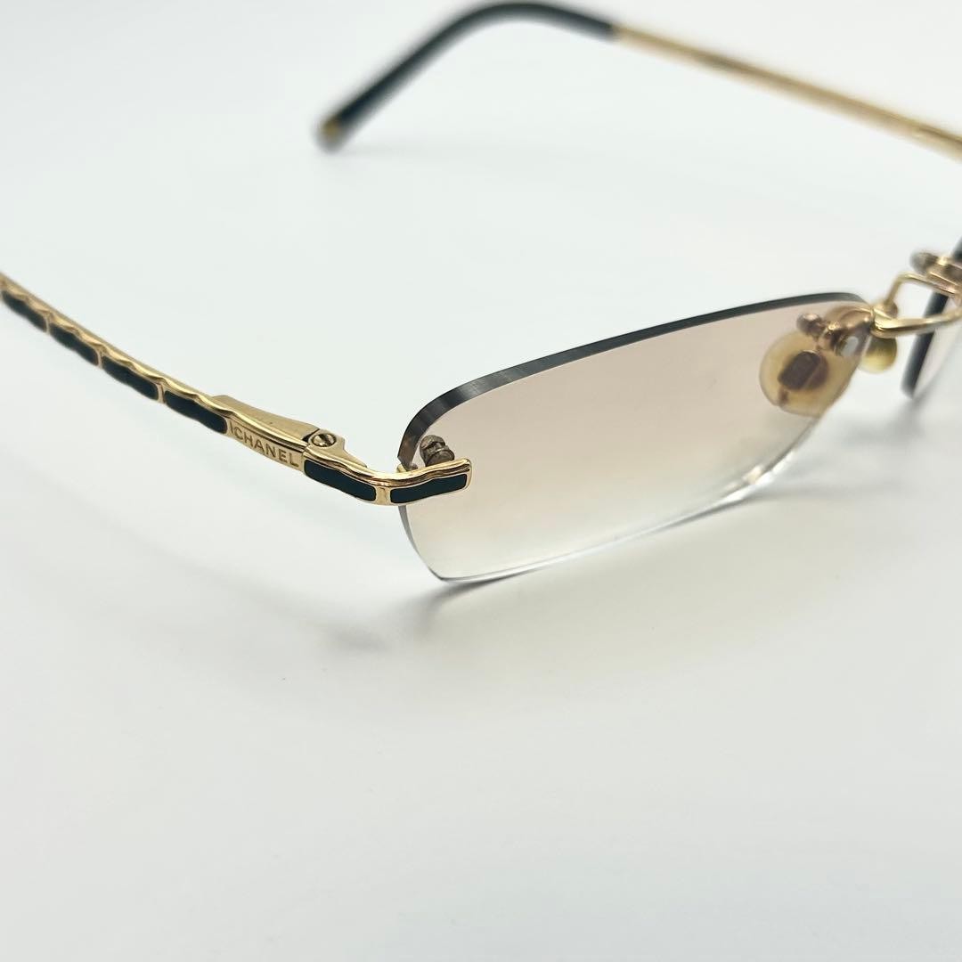 CHANEL 2072 Matelassé Sunglasses Rimless Two-Point Design lightweight appearance